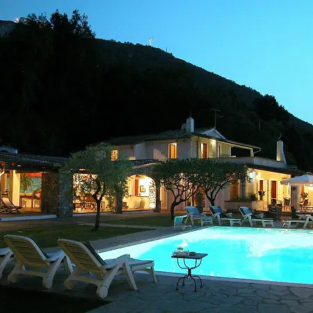 Villa Sleeps 10 Pool Wifi